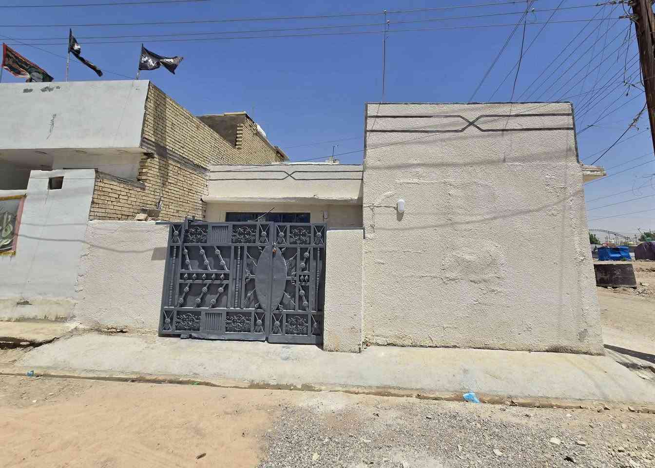 📌المساحة الكلية 200 متر 
📌شارع المستشفى/ البيت ركن ع الشارع 
موجود ماسنجر
*********** المدائن, بابل
