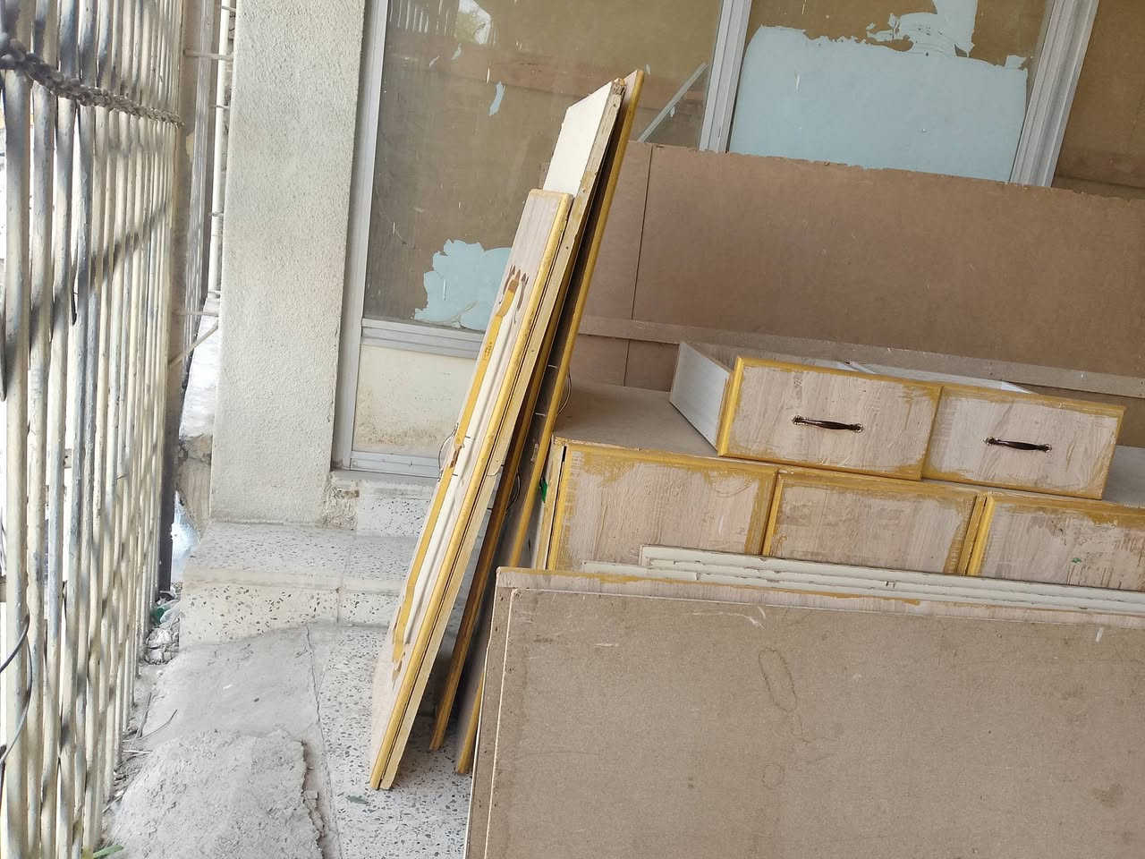 كنتور 6بيبان للبيع بشرط انطي السعر 100بي مجال بسيط شراي يخابر ***********
