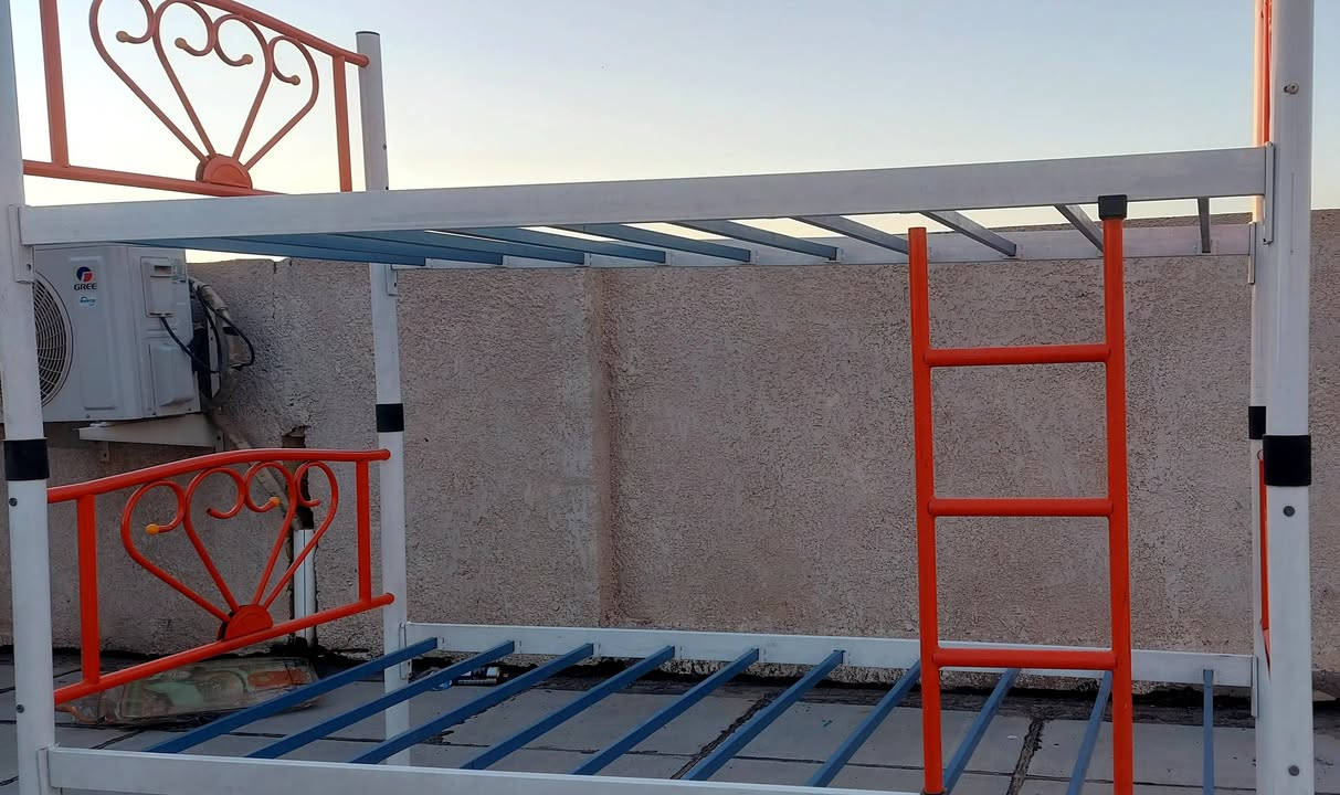 سرير حديد مستعمل للبيع 

العدد 2 / يرهم منفرد و يرهم طابقين 
طول الفرد الواحد متر و٩٠ سنتيمتر تقريباً 

سعر كل سرير 55 الف / 2 ب 110 الف دينار عراقي وقابل للتفاوض 
المكان بغداد حي الجهاد/ راسلني على الخاص


**إذا كنت صاحب هذا الإعلان وتريد حذفه لأي سبب، رجاءا أرسل رسالة إلى الدعم الفني**