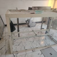 فاترينه • طباخ • ميز