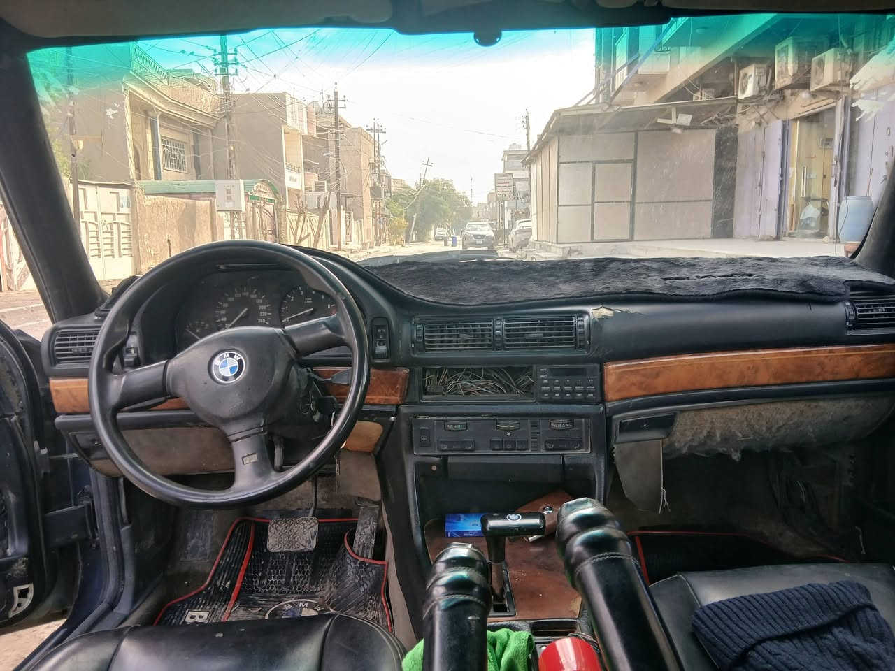 سلام عليكم بيم موديل ٨٩ حجم ٧٣٥ غرفه حلوه  مكينه وكير انضاف صدر نص ونص تحويل مباشر رقم كربلاء صاحبه بغداد 
*********** سعر ٢٣ وبيه مجال
