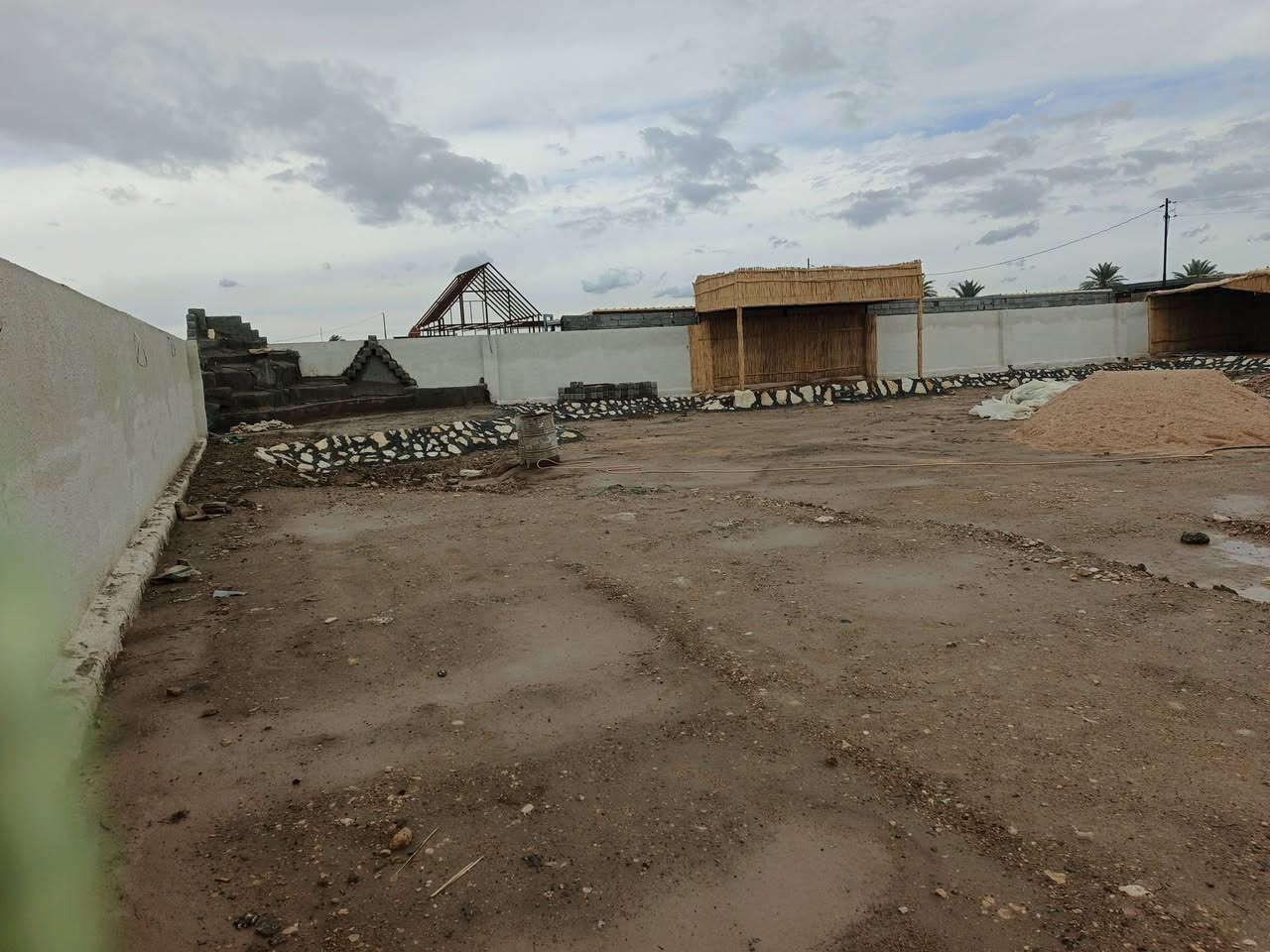 اسلام عليكم مزرعه لبيع المساحه الكليه 800 متر الواجه 40
طابو زراعي سند 25 تحويل بسم المشتري
مكان المزرعه شارع الرسول عله بزل حجي علي
مكانه كلش حلو خدمات متوفره
اي استفسار ع الرقام  وسعر ***********
***********
