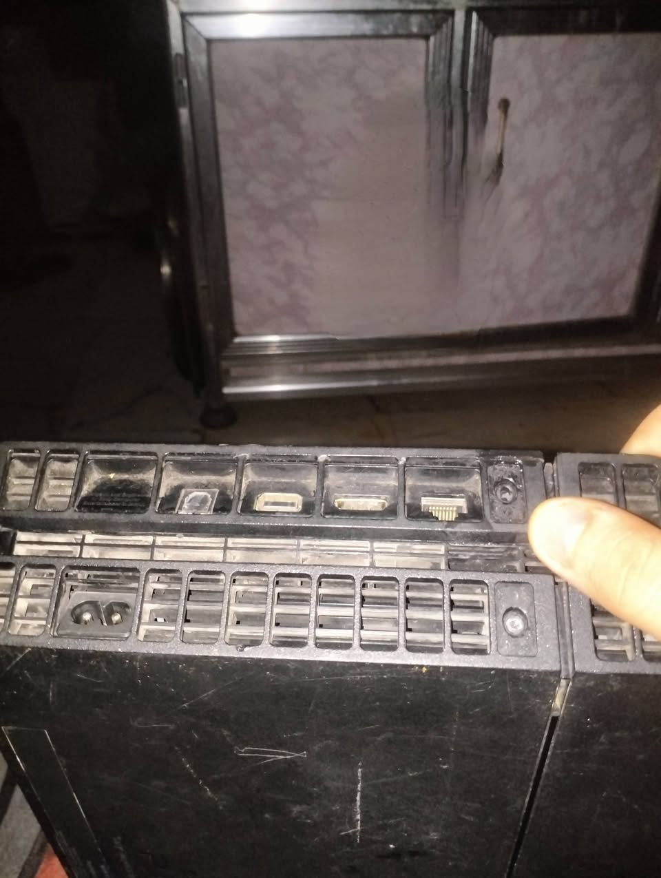سلام عليكم
بلي فور فات ذاكرته 500 نص تيره 

الجهاز مفتوح لغرض التنضيف فقط 

ال سيدي دراف مرات يشتغل ومرات لا 

غراضه كاملات تجي وياه يده وحده

وبي بس لعبه وحده هيه بيس رايده 

200 الف وبي مجال للطيبين 

مكاني بغداد شعله 

رقم بس واتساب .

***********
