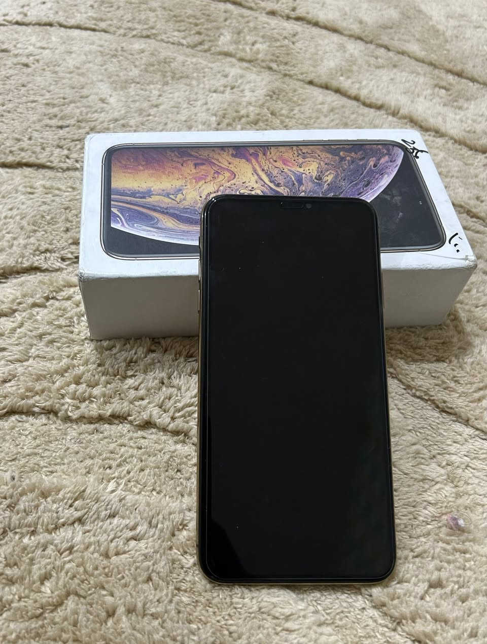 ايفون XS MAX ذاكره 256 شريحتين المرغوب نموذج M الاصلي ملحقاته كامله جهاز يخبل وشرط الفحص استخدام شخصي مكفول من كلشي حتى من الزلغ وماكو بنظافته فقط بطاريه اصليه ميه بالميه قبل 3 اشهر بدلتها باقي كله ع الفحص والبطاريه استهلاك مو عيب عادي تتبدل السعر 245 متواجد خاص او واتساب ***********
