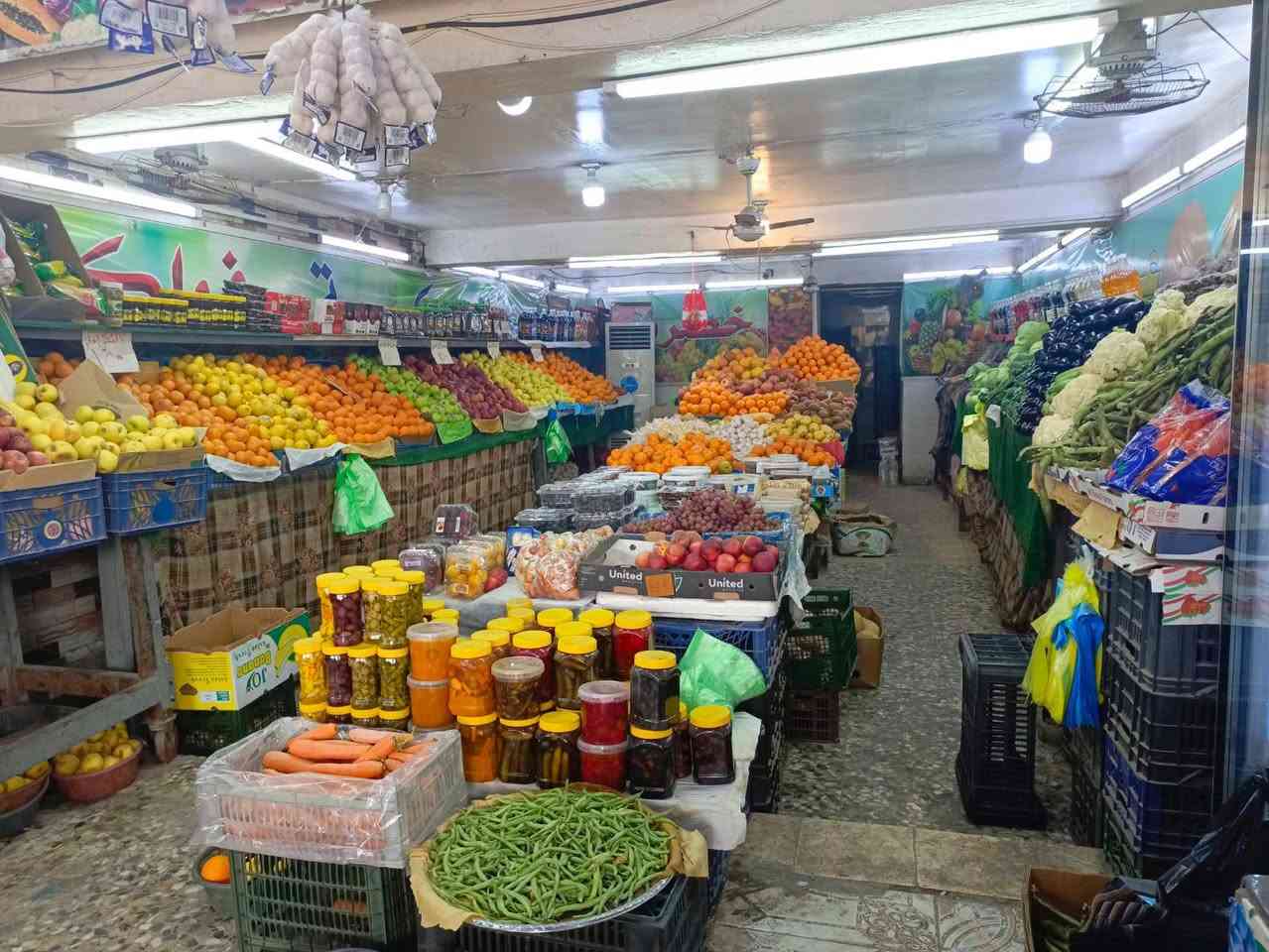 محتاج شريك بعلوه مخضر وفواكه ودجاج ذبح وسمج حي سمج شوي علوه شغله خير من الله مكاني بغداد الحريه  الاتصال ع رقم*********** يوجد واتساب
