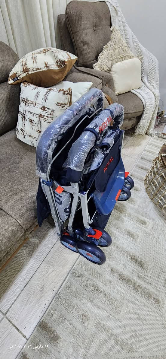 السلام عليكم
عربانة طفل وحجلة للبيع 
جدد غير مستخدمات


**إذا كنت صاحب هذا الإعلان وتريد حذفه لأي سبب، رجاءا أرسل رسالة إلى الدعم الفني**