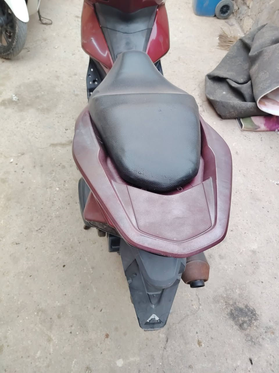 السلام عليكم دراجه بي سي اكس جيل ثاني دراجه سابقن مكفوله بس هسه مكينه كايمه يعني مكينه مااكفله لين  هاذه 
صوت كدامك ماعرف بلكلجات بلمكينه ماعرف وكشر دراجه كدام عينك قبق كلجات موجود نكطع عندي قايش وشلته ماشديته بعد تجي تخذه من باب البيت دراجه تشتغل ومابيه شي مكاني بغداد الشعب سعره 1250 وبيه مجال وماكو هيج سعر هاذه رقمي ***********
