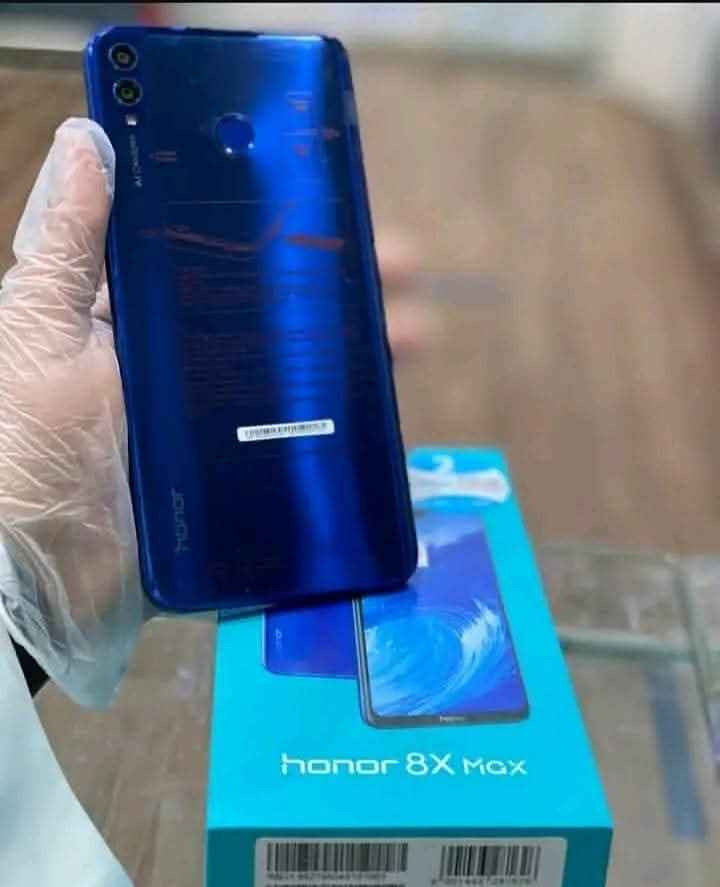 اقوى جهاز بمواصفات راقيه 
هونر 8x
المميزات الرئيسية:
شاشة كبيرة عالية الدقة: شاشة LCD مقاس 6.5 بوصة بدقة FHD+ (1080x2340 بكسل) 
كاميرا خلفية مزدوجة: كاميرا رئيسية بدقة 20 ميجابكسل وفتحة f/1.8، بالإضافه الى. 
يأتي ذاكره 128 كيكا ورام 6 كيكا 
السعر 90 الف  
يوجد توصيل كافه محافظات 
عنوان بغداد زيونه الربيعي مقابل مول دريم ستي
جمله ومفرد 
اذا اتاخرت عن رد مراسله عن طريق الواتساب  او اتصال
***********
*********** بغداد, العراق
