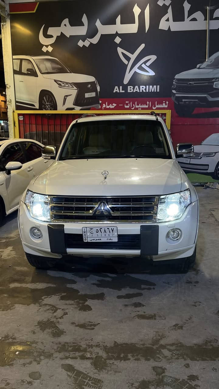 السلام عليكم …
ميستوبيشي باجيرو 
محرك v6 ، GLS ، حبتور 
فول مواصفات 💯للأخير 
فور ويل دفع رباعي ، جلد ، فتحة سقف ، حساسات خلفية ، مري شفط ، نظام صوتي مع دمام ، تحكمات بالاستيرن ، و باقي المواصفات معروفة بالحبتور .
7 راكب ..
تخم تايرات و السيارة كاملة 
مكفولة ما عده طخة خفيفة بالجاملغ الامامي الايمن و الباقي كفالة 
السيارة نظيفة كلش و بالواقع بعد احلى .
3 قطع تبريد . 
ثلاجة صغيرة 
الايات زنون مع كشافات امامية زنون .
كاملة السيارة من كل شي .
السعر 151 و بيها مجال 
رقمها بغداد مشروع وطني 
مكاني بابل ، حله ، قرب المستشفى التركي 
رقم الهاتف ***********
موجود واتساب .
