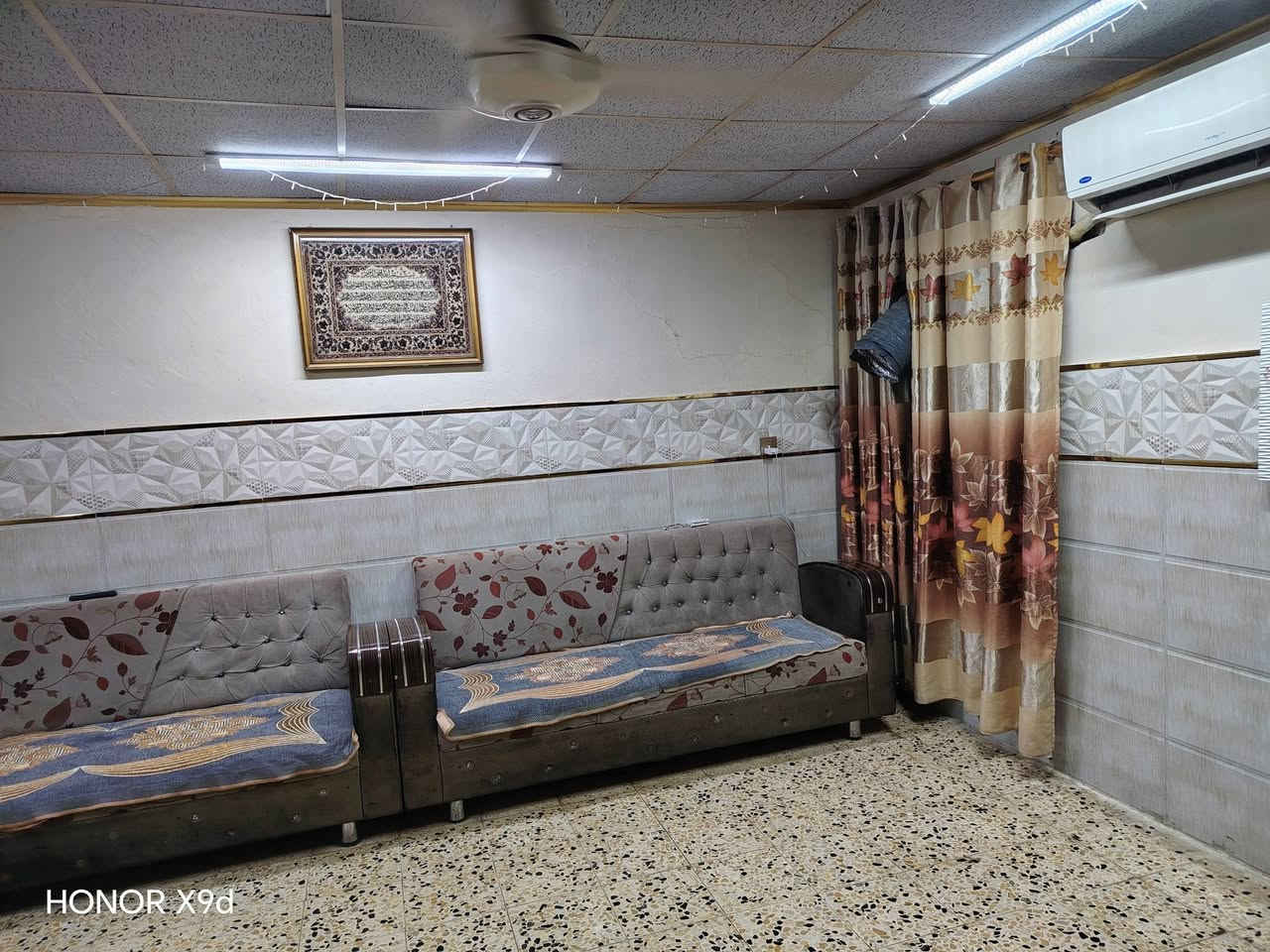 بيت للبيع بحساب ارض ٢٠٠متر بسم صاحب الدار ملك صرف طابو زهور بي محلات ٢على شارع سايدين  حي سومر قرب بانزيخانه اكد  السعر ١٥٠☘️***********🥀***********
