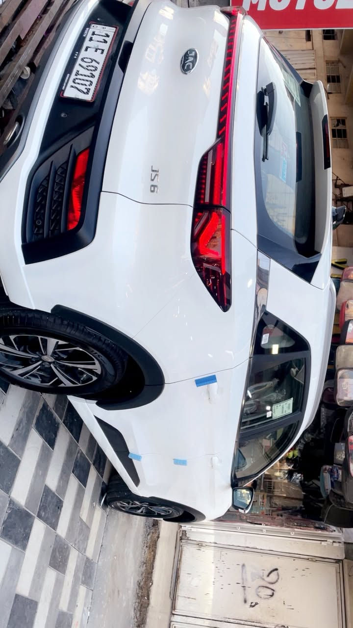 السلام عليكم 
جاك Js6 زيرو فول مواصفات استلام من الشركة على ايدنا رقم بغداد حرة باسمنا تحويل مباشر ضمان على السيارة ستة سنوات  و٢٠٠٠٠٠ الف كيلو على الكير والمحرك 
المواصفات
- [ ] بانوراما 
- [ ] بصمة تشغيل وفتح ابواب
- [ ] داخل جلد لونين اصلي
- [ ] اربع كاميرات ٣٦٠ درجة
- [ ] حساس خلفي 
- [ ] تشغيل عن بعد 
- [ ] المقاعد الامامية كهرباء
- [ ] مقعد السائق ذاكرة ٣ حركات
- [ ] المقاعد الامامية تدفئة 
- [ ] مانع انزلاق 
- [ ] تحديد مسار 
- [ ] كروز سرعة
- [ ] اوتو هولد
- [ ] نقطة عمياء بالمرايا الجانبية
- [ ] هاندبريك بصمة
- [ ] لدات كامل نهاري
- [ ] لايت الامامي والخلفي زينون
- [ ] ثلاجة داخلية 
- [ ] شفتات بالاستيرن
- [ ] شاشة كار بلي
- [ ] شاحن موبايل واير ليس
- [ ] انارة داخلية سبعة الوان
- [ ] شعار السيارة عند فتح الأبواب 
- [ ] حجم المحرك ١٥٠٠ تيربو اربع سلندر
- [ ] ماشية السيارة ٢٠٠٠ كيلو حقيقي
- [ ] صندوق السيارة كهرباء وذكي يفتح عند الاقتراب من السيارة
- [ ] سعر السيارة ٢٠٥٠٠٠٠٠ عشرون مليون وخمسمائة الف دينار وبيها مجال ان شاءالله 
- [ ] للاتصال ***********
- [ ] مكان السيارة بغداد الشعب
