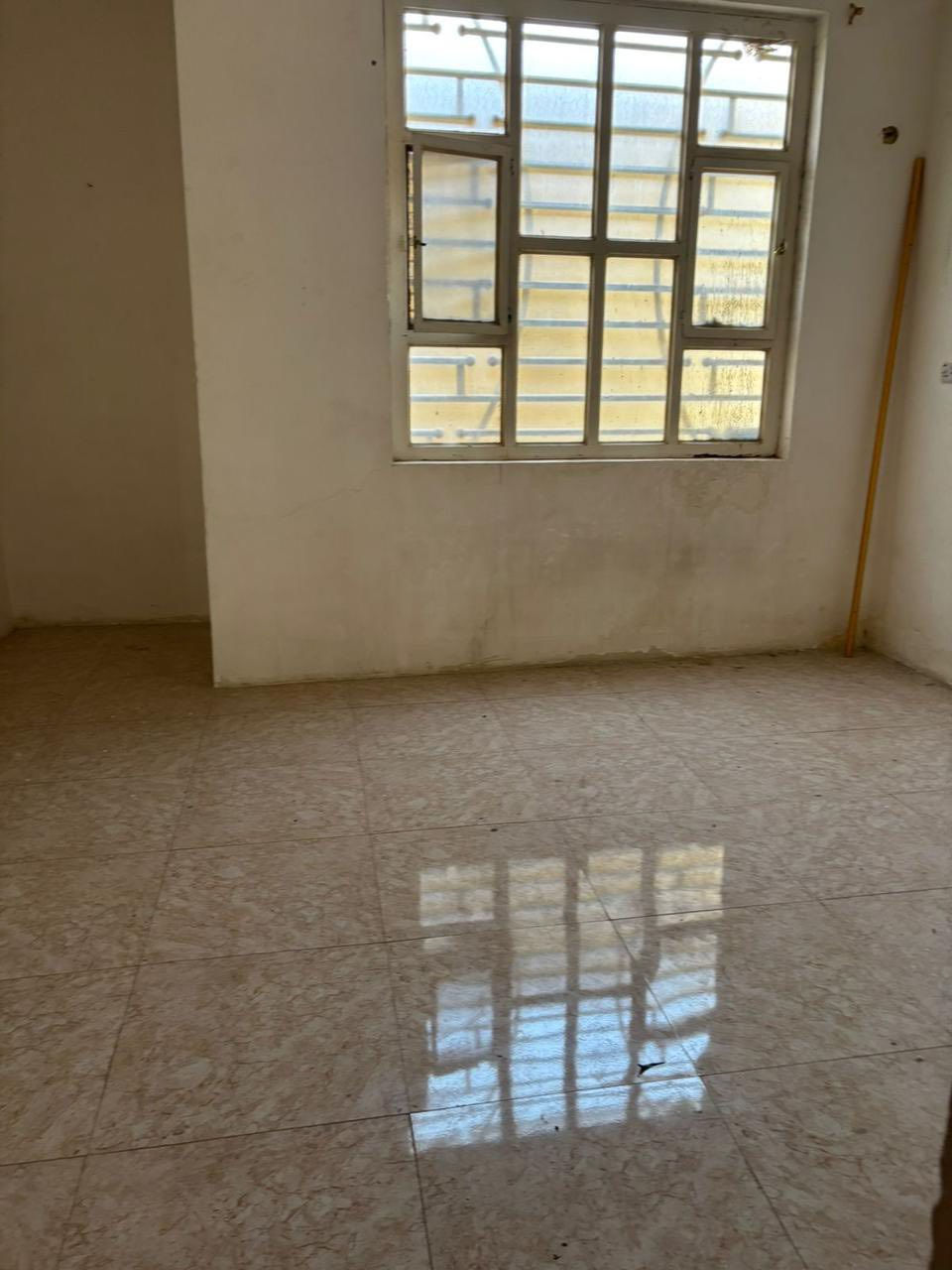 📢📢📢📢📢📢📢

#بيت للايجار نظيف كفاءات شارع الجدول 

  👇👇👇👇👇👇👇👇👇👇👇تفاصيل البيت 

طرمة صغيرة  وصالة وهول ومطبخ وصحيات وتروكة اثنين 

فوك غرفتين وصحيات 

طابق ثالث بيتونة كبيرة وسطحين 

***********للاستفستار
