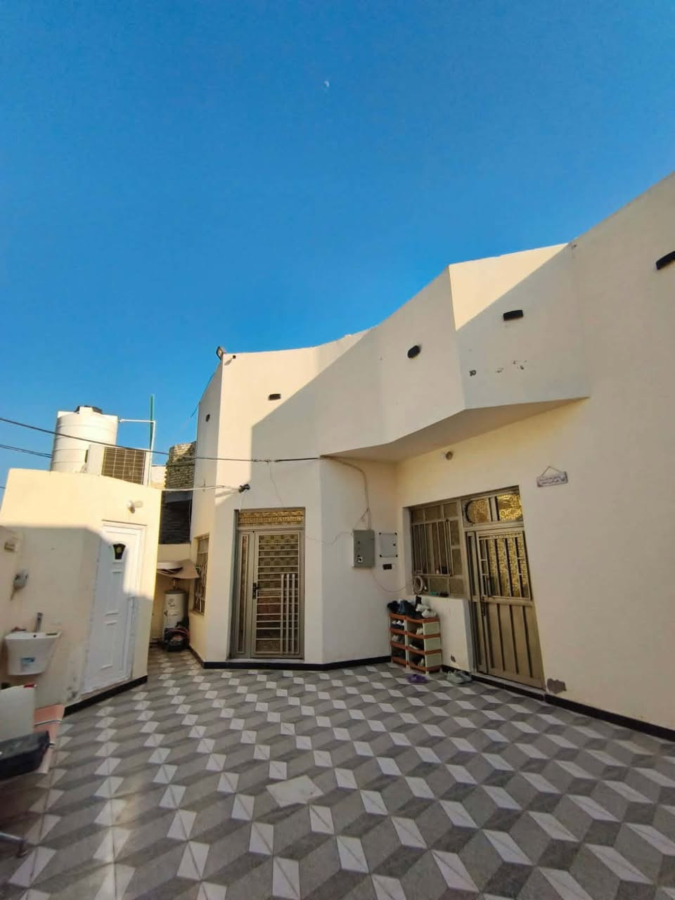 🏠 منزل (طابقين) للبيع - حي الأمير 🏠
✅ المساحة: 250م (واجهة 12.5م × نزال 20م).
✅ الطابق 1: غرفتين + صالة كبيرة + استقبال + مطبخ (حار/بارد) + صحيات داخلية وخارجية.
✅ الطابق 2: غرفتين + صالة.
📍 الموقع: حي الأمير - خلف مجمع ركن المدارس (قرب مدرسة المنار).
📞 للاستفسار ***********
مكتب الفتح للاستثمار العقاري
