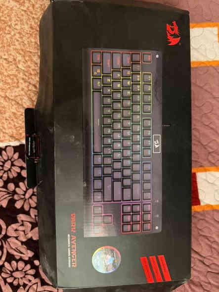 شاشه سعره 250 الف حجم 32. ماموس بلودي لترا 2 سعره 50 كيبورد ريدراكون 60 إلف توصيل موجود
***********
