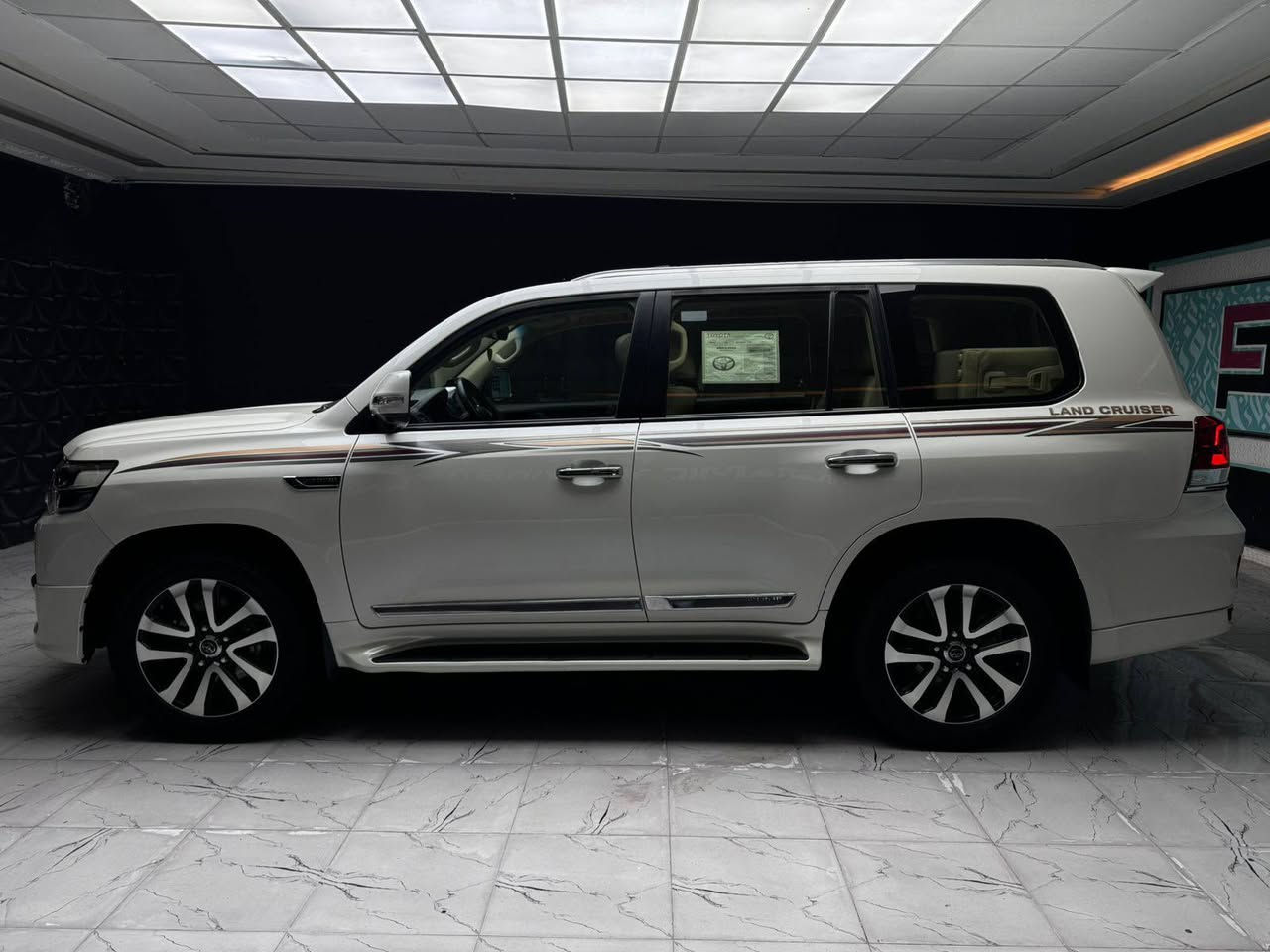 لاندكروز 2019 مكفوله من الصبغ بيها بارد أقل من شبر بباب السائق فقط
مكان كربلاء 
***********
***********
