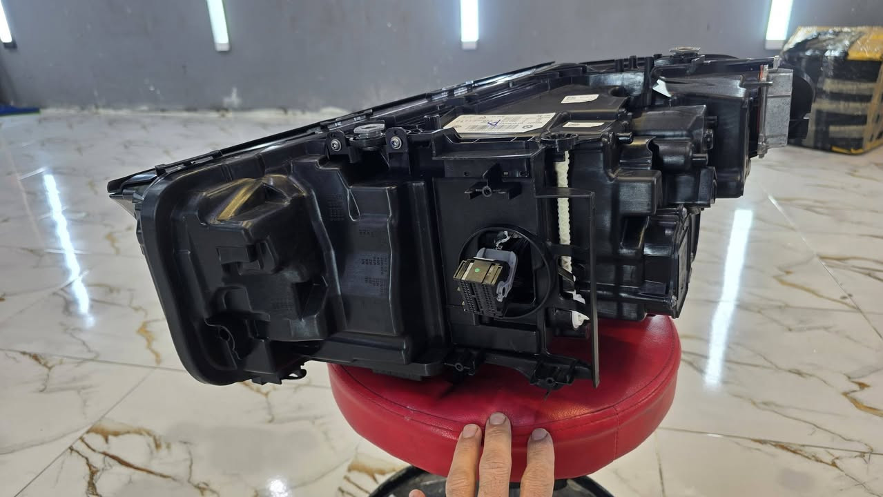 السلام عليكم 

اخوان عندي لايت بي ام G30 او G31 جهة النفر خلي سعر معقول و خذها 
***********
