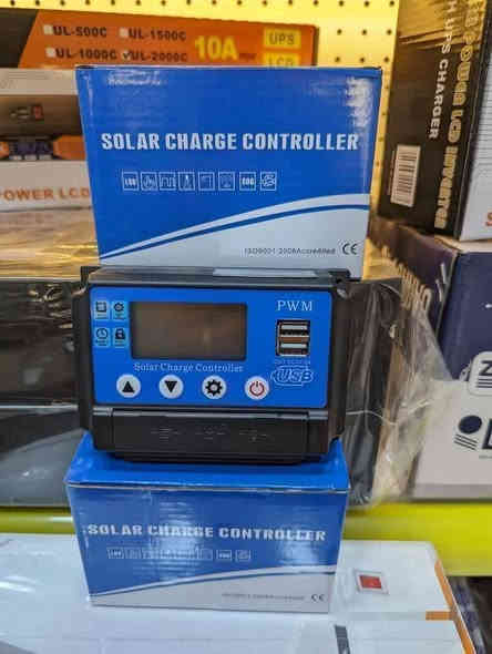 عندك عاكسه وبطاريه وتريد تحول شحن البطاريه ع طاقه شمسيه لان مليت من كهرباء ماعليك غير تأخذ لوح طاقه شمسيه ١٨٠ واط سعره ٦٠ الف طول لوح ١٤٨ والعرض ٦٧ ومنظم شحن سعره ٢٥ الف للحجز والاستفسار *********** واتس اب
