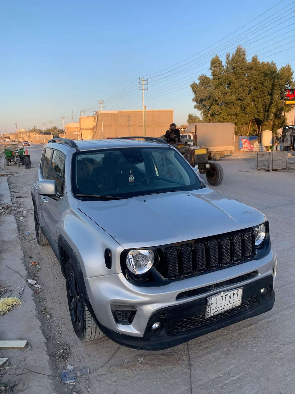 جيب رنيكيد 2019 
وارد امريكي 
المحرك 2.4 
اللون سيلفر
المواصفات
.شاشه 
.كاميرا
.بصمه
.auto hold
.نقاط عمياء 
.سايد بريك بصمه كهربائي

السعر :$11000 قفل
110 ورقه 
المكان كربلاء 
الرقم : ***********
