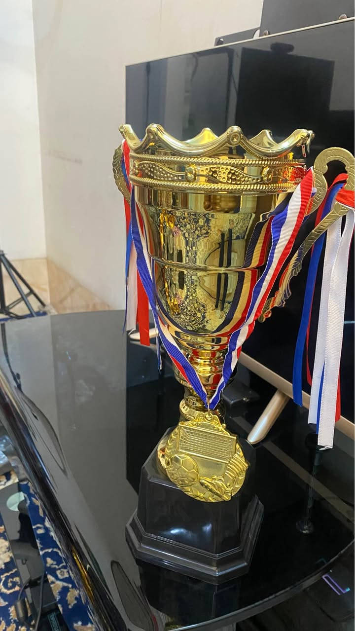 💰 فرۆشتن کۆمەڵێک بەرهەمی وەرزشی بۆ ڕازاندنەوەی ماڵ یان ژووری وەرزشی.

🏆 کەلوپەلەکان بریتین لە:
•  جامی جیهانی (فیفا) 1 دانە🥇
•  تۆپی زێڕینی (بالۆن دۆر) 1 دانە🥇
•  پێڵاوی زێڕینی 1 دانە🥇
•  دەستکێشی زێڕینی 1 دانە🥇
•  جامی خولی پاڵەوانەکانی ئەوروپا 1 دانە🥇
• 20 دانە مەدالیای جۆراوجۆر🎖️

🎯 هەموو پارچەیەک بۆ دیزاین و جوانی ماڵەوەتە، واڵا و ڕووناکییەکی تایبەت بە ژوورەکەت دەبەخشێت.

📦 نرخ بە تەواوەتی (بە کۆمەڵ): 130 هەزار دینار
🔹 نرخ بە دانەیی (تەنها بە کۆمەڵ نافرۆشرێت): 30 هەزار دینار بۆ هەر پارچەیەک

💵 نرخەکە معامەلەی تێدایە.
📲 بۆ کڕین، نامە بنێرە یان پەیوەندی بکە.
—————

💰 للبيع مجموعة رياضية فاخرة لتزيين المنزل أو غرفة الرياضة.

🏆 القطع المتوفرة:
•  تمثال كأس العالم 1🥇
•  تمثال الكرة الذهبية 1🥇
•  تمثال الحذاء الذهبي 1🥇
•  تمثال القفاز الذهبي 1🥇
•  تمثال كأس دوري أبطال أوروبا 1🥇
•  20 ميدالية متنوعة🎖️

🎯 جميع القطع مصممة للديكور والزينة، تضفي لمسة أنيقة ورياضية على غرفتك.

📦 السعر (كامل المجموعة مرة واحدة): 110 ألف دينار فقط
🔹 السعر للقطعة الواحدة (إذا بعت كل قطعة على حدة): 30 ألف دينار

💵 السعر بيها مجال و مفاوضة.
📲 للشراء، راسلني الآن. أربيل, العراق


**إذا كنت صاحب هذا الإعلان وتريد حذفه لأي سبب، رجاءا أرسل رسالة إلى الدعم الفني**