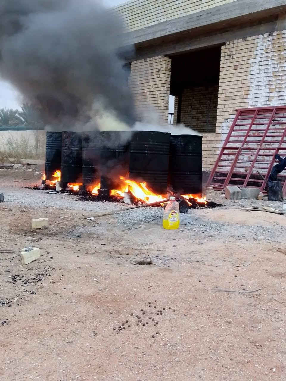 السلام عليكم يوجد جير التجير سطوح والاساسات 👷👷سعر البرميل 70كرسته وعمله اللي يريد يجي خاص بي خير ويدلل ويدك على الرقم ***********
