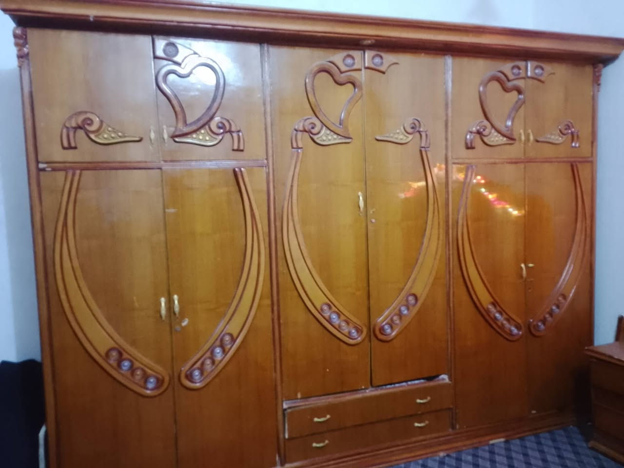 السلام عليكم غرفه اخشاب للبيع نظيفه مكاني كربلاء ***********
