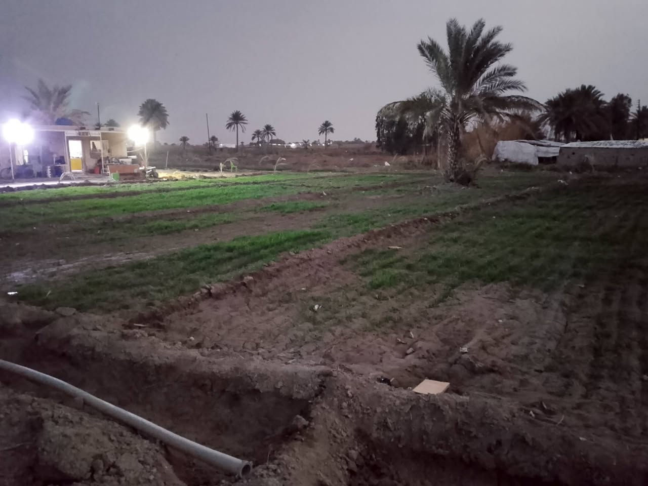 اللهم صل على محمد وال محمد وعجل فرجهم ياكريم
دونم ركن للبيع مع دار صغير على التبليط مباشر 
سند 25 تحويل مباشر 
خدمات ماء اساله وكهرباء وتبليط 
العنوان اراضي الناصريه منطقة شمر اليوسف 
***********
اتصل عليه وانطيك السعر ماعندك رصيد رمش بخط اسيا
