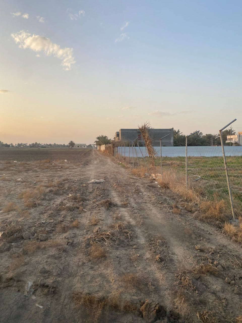 قطعه ارض للبيع المساحه ٢دونم في الدوره منطقه العدوانيه قرب مدرسه النهوض سند ٢٥ على طابو المحموديه قطعه الأرض بسمي الاستفسار الاتصال ***********
