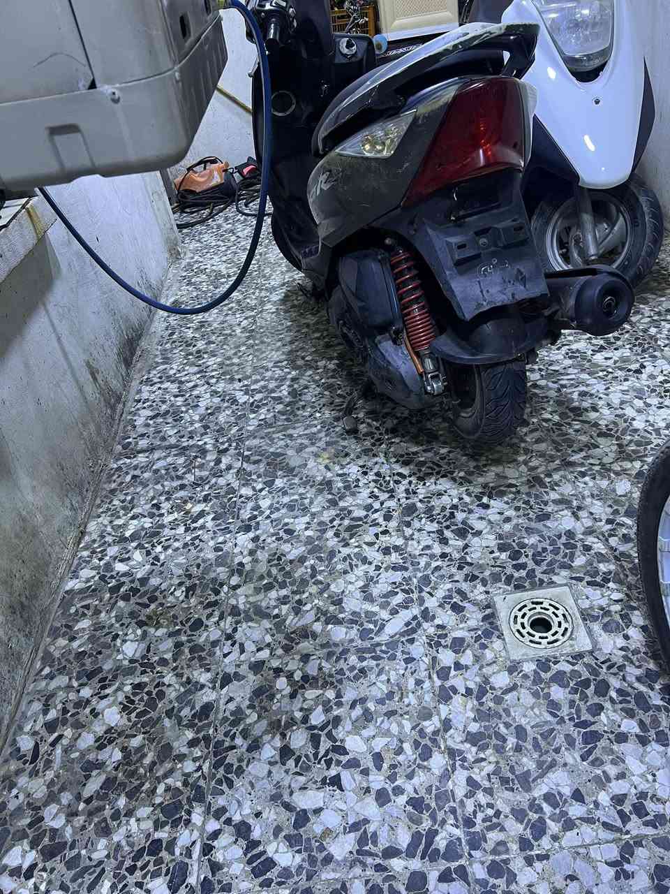 سلام عليكم دراجه ثعلب للبيع كامله مابيه نقص نكره سلف هندر شلعه معدل دراجه بلاديه السعر ٤٠٠ وبيه مجال المكان بغداد الدوره الرقم *********** وتساب *********** رصيد
