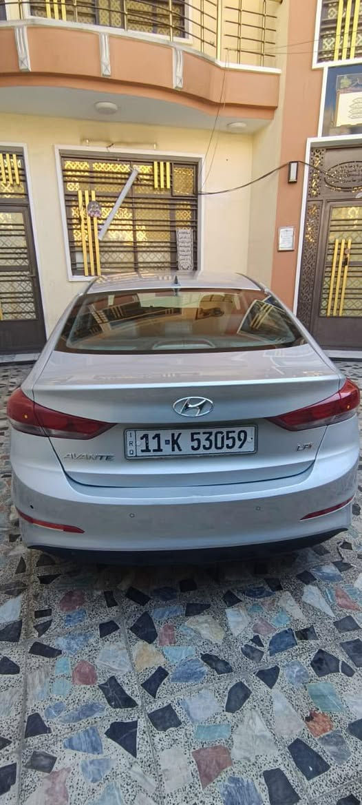 السلام عليكم للبيع أفانتي موديل ٢٠١٦ رقم بغداد الماني تحويل مباشر محرك ١٦٠٠ محرك كير ميكانيك جديد تخم تاير 
بيها ٤ قطع صبغ مكان بغداد البلديات 
السعر ١٢٠ بيها مجال 
***********
