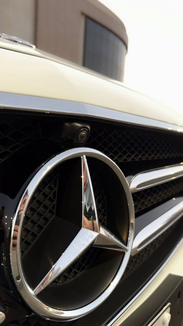 السلام عليكم للبيع فقط بدون مراوس
مارسدس بنز حجم E200 
AMG اصل بلاديه

وارد الماني ضمان دولي 

موديل 2020 

مواصفات اعلى شي بيها 

⭕️بانوراما 

⭕️شاشه كبيره متصله 

⭕️رادارات امامي وجانبي 

⭕️بصمة تشغيل 

⭕️بصمة ابواب

⭕️ابواب شفط 

⭕️كشنات كهرباء

⭕️كشنات هيتر وتبريد 

⭕️استيرن هيتر 

⭕️دبل ماوس 

⭕️دشبول كاربون 

⭕️استيرن حرف D

⭕️نقاط عمياء

⭕️نظام اصطفاف الي 

⭕️خمس كاميرات محيطيه 

⭕️داخل قرميدي مميز 

⭕️لدات 64 لون 

⭕️عداد دجتل الكتروني 

⭕️جنطه كهرباء

⭕️اوتو هولد  

وكلش هواي مواصفات بعد

السياره كلش ناصبه ونظيفه 

سنويه جديده ورقم جديد 

مكانها بغداد سيديه 

بيها كلير كلش بسيط بقبق الجنطه مقدار شبر وشويه 

 وbdr مكانين صغار ممبين 

السعر 31.800$ والسعر كلش مناسب بالنسبه للموديل والمواصفات 

للاتصال ***********
