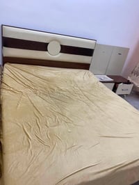 غرفة نوم • خمس قطع • قابلة تفاوض