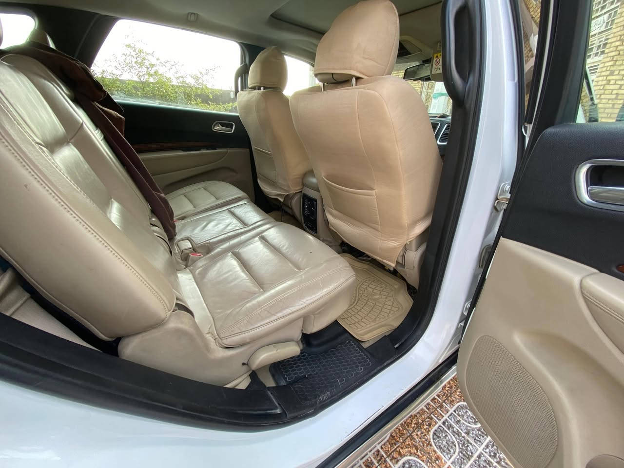 السلام عليكم
ً
دورنچو 2014 خليجي وكالة العبيدي
ًً
فول مواصفات

بانوراما 
قليل ماشية يمكن جوه ١٠٠ كم 
بصمه تشغيل +بصمه ابواب +تشغيل عن بعد

شاشه كبيره +تحكمات +شفتات ستيرن

حساسات خلفيه +كامره كير ماوس

تبريد تدفئه  بيها هواي مواصفات بعد خليجي 
لمتد
سياره جاهزه من جميع النواحي. ونضيفه 

سياره مابيها حادث خليجي. بيها فقط بارد بداير الباب الخلفي حك شبر + جاملغ الايمن ربع منه صبغ اثر زلوغ مكفولة من ضربه

محرگ 6 سياره بأسمي رقم الجديد  
ملاحظة شراي مباشرة تحويل ماريد تبقى باسمي لان اريد اسافر 
سعرها 225 $
***********
مكان سيارة ميسان حي قصور
