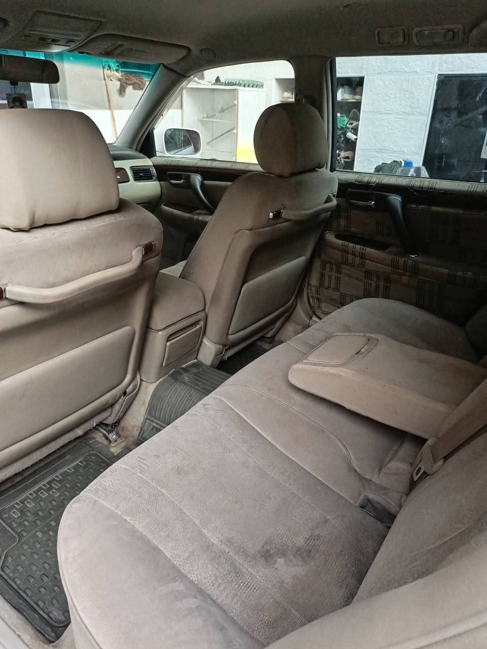 السلام عليكم للبيع تويوتا كراون ملكه ستيشن بيه بس فحص مرور قرار 48مواصفات كرستال اصل داخل بيجي أم عيون محرك ديفور الصغير /العنوان حله/بابل/رقم الهاتف 
***********
