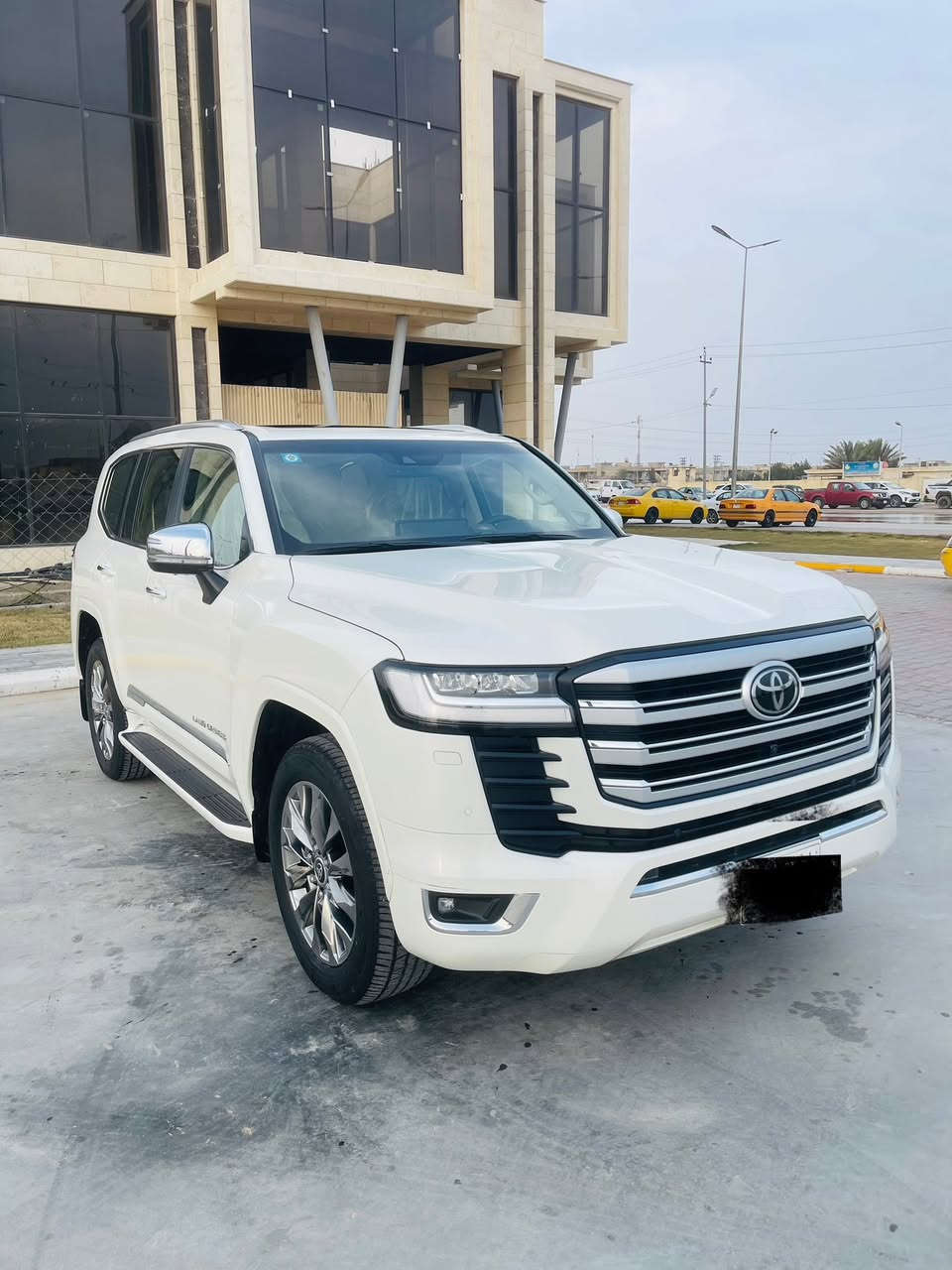 تويوتا لاندكروز 2023 vx بريم اصلي
فول ١/١ ماشية 16 الف فقط رقم بغداد 
مكفوله كفاله عامه من شخط ورصعه

سعر 685

المواصفات:
- محرك ٤٠٠٠ تنفس طبيعي
- بصمة ٤ ابواب وتشغيل عن بعد
- سلايد روف
- توقف تلقائي ورادارات امامي خلفي
- حساسات امامية وخلفية وكاميرا ٣٦٠
- نقط عمياء، ولايت كهرباء ذكي ٣ عدسات
- لد امامي 
- صندوق كهرباء
- تدفئة وتبريد بالكشنات والكشنات جلد
- شاشة كبيرة وسماعات محيطية jbl

مكان السيارة الكوت مركز المدينه / 
رقمي
 ***********

