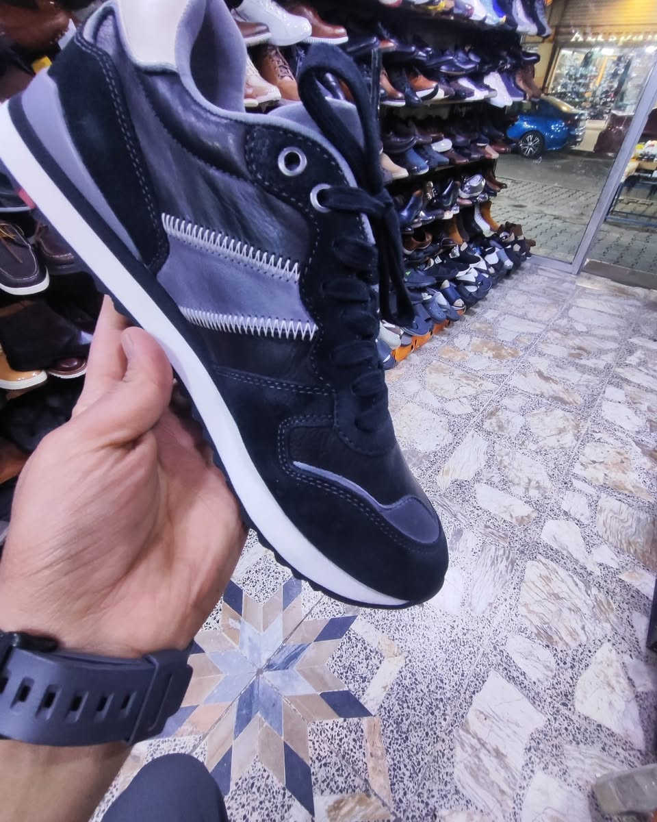 ماركة LLOYD صناعة ألمانية حديثة 
قياس ٤٢ 
المكان كرادة داخل مجاور دايموند مول في فرع علاء حداد محل الأيطالي الايطالي


**إذا كنت صاحب هذا الإعلان وتريد حذفه لأي سبب، رجاءا أرسل رسالة إلى الدعم الفني**