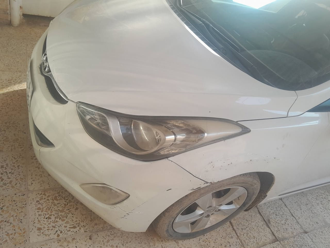 سلام عليكم 
النترا 2012 خليجي 1600 سلايت 
السياره بيها طخه من كدام دعاميه مبدله وبخشم الشاصي لا كص ولا لحيم 
السعر 105 وبيها مجال 
***********
