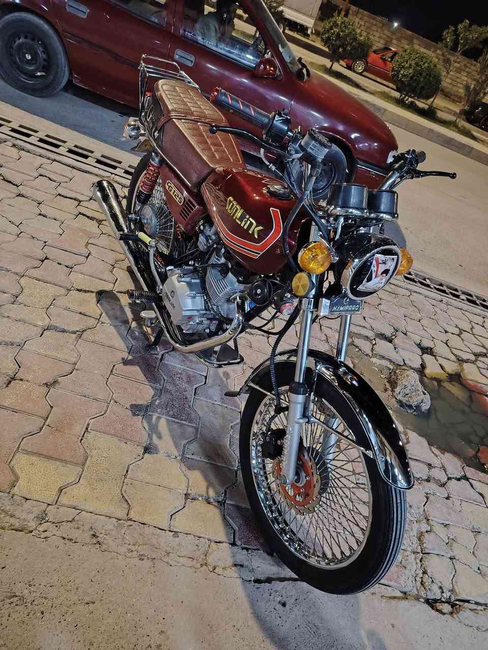 سلام عليكم    دراجة للبيع
سولنك 2023 مكينة ما مفتوحة نضافة كدام العين وضع شركة واحلة من الصور منفيس موجود اوراق موجودة
سعر 650 رجاء الموشراي لا يجي 
***********
