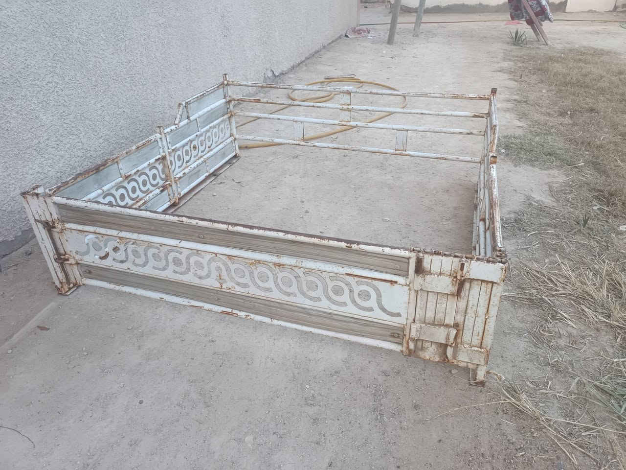 السلام عليكم محجر سياره ييكم البيع سعره 200 بي مجاال ***********
