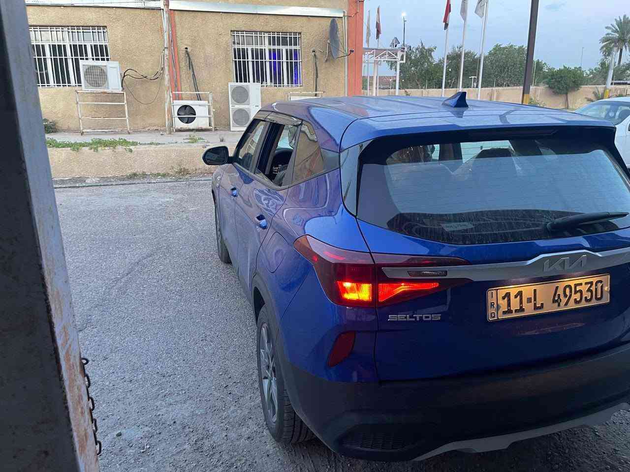 السلام عليكم كيا سلتوز موديل 2023
رقم بغداد بأسمي تحويل مباشر
مكينة 2000 ماشية 32
السيارة جاهزة كل نقص مابيه وارد امريكي
مكفولة كفالة من الصبغ حادثة جدا بسيط خشم البنيد فقط وراجع ع بارد  السونار موجود وي الصور السعر 160 وبيه
بيع او مراوس بسبعة راكب وانطي فرق مجال مكانهة. بغداد البياع للتواصل ***********
