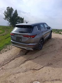 سيارة مستربوشي اوتلاندر موديل 23 ماشي 29الف رقم اربيل جديد رقم الماني ...