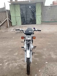 4 قير نام امتياز للبيع اوراق سكنر موديل 24 السعر 550 وبيها مجال  07862...