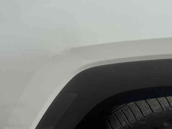 السلام عليكم 
توسان 2024 خليجيه 
ماشيه 19 km الف 
فول مواصفات 1/1 
رقم بغداد بأسمي 
جنطه كهرباء ، كشنات كهرباء ، تدفئه 
داخل ابيض جديده جداً زيرو السياره 
بيها  رصعتين وحده ب جاملغ الأمامي الأيمن 
ووحده بالجنطه فقط فقط 
السعر : 238$ الف 
المكان : بغداد اليرموك 
للاستفسار: ***********
بهاء ابو علي
