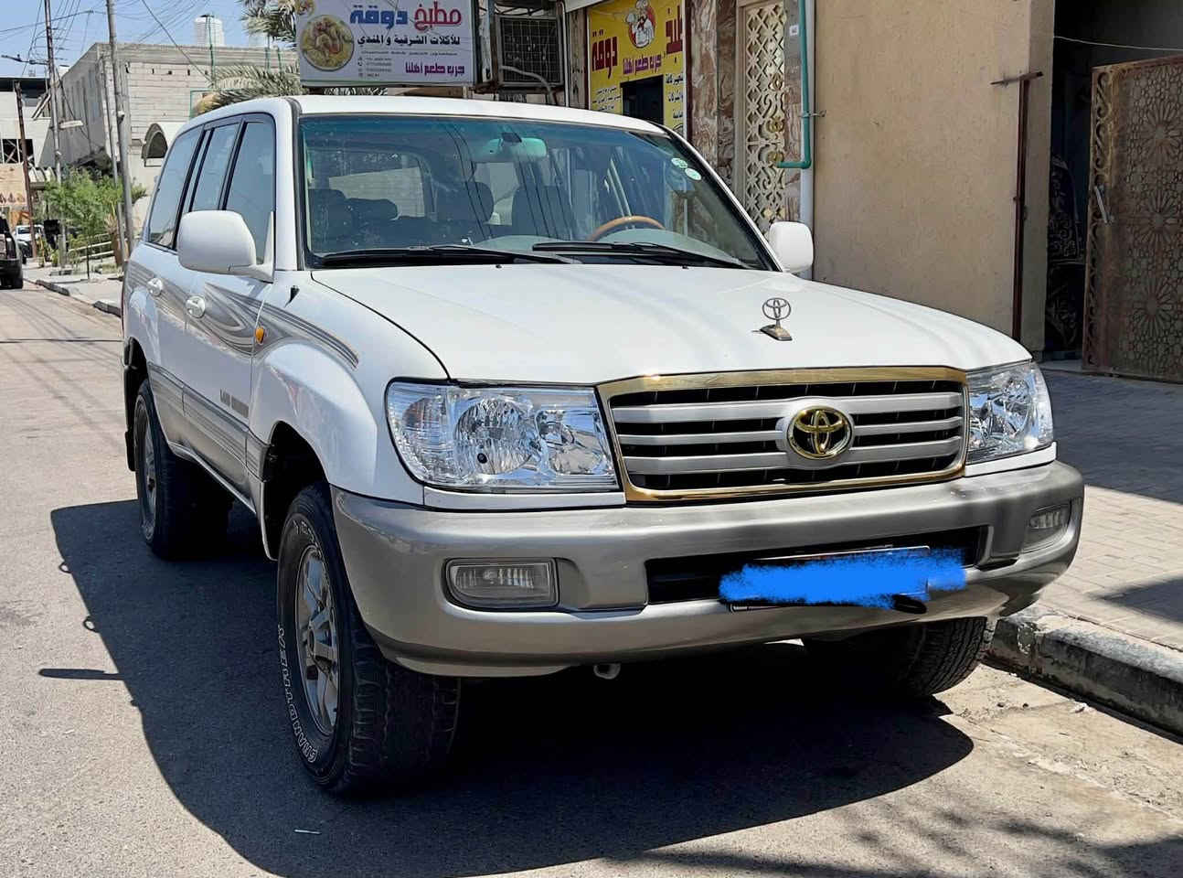 سيارة لاندكروز للبيع السعر ١٨٥و بيهه مجال موديل ٢٠٠٦ رقم اربيل الماني سنويه بأسمي مكفوله من التبديل و الحادث بيهه كارت بالچاملغ الامامي و الخلفي اثر شخوط تبريد و حداده و اصوليات و كهربائيات كلهه جاهزه 
سنويه و هزه منتهيه
لأستفسار الاتصال على الرقم  *********** البصرة, العراق
