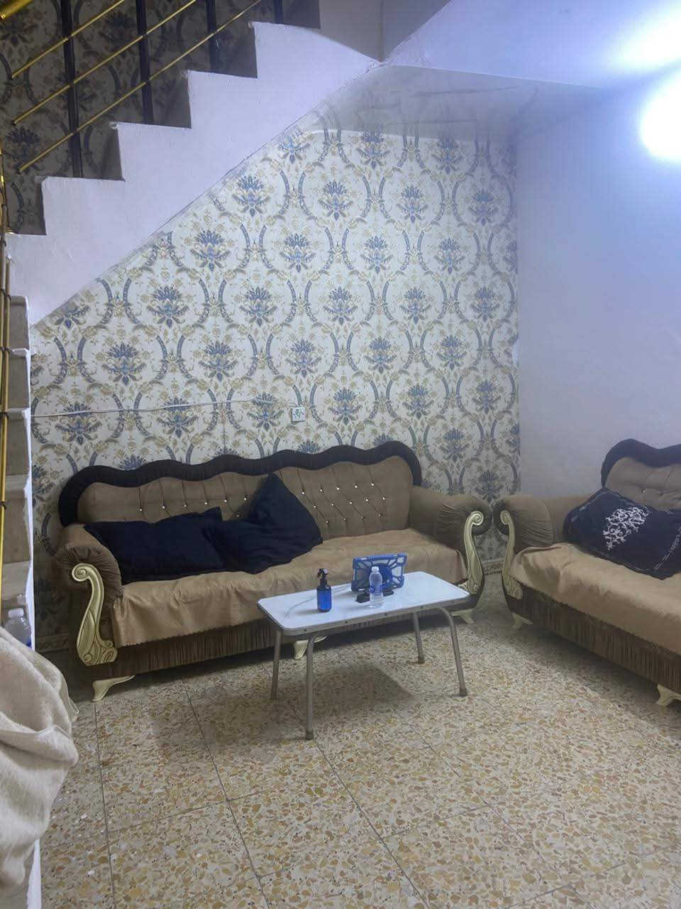 للبيع 100 متر  صاله مطبخ هول حمام منور وغرفه وفوك غرفتين سندويج وحولي جبير شغل درجه اولى 
زراعي ملك صرف سند 25 
الدوره مقابيل حي الصحه شارع الزيتون 
السعر  92    وبي مجال 
الاستفسار الاتصال  ***********
