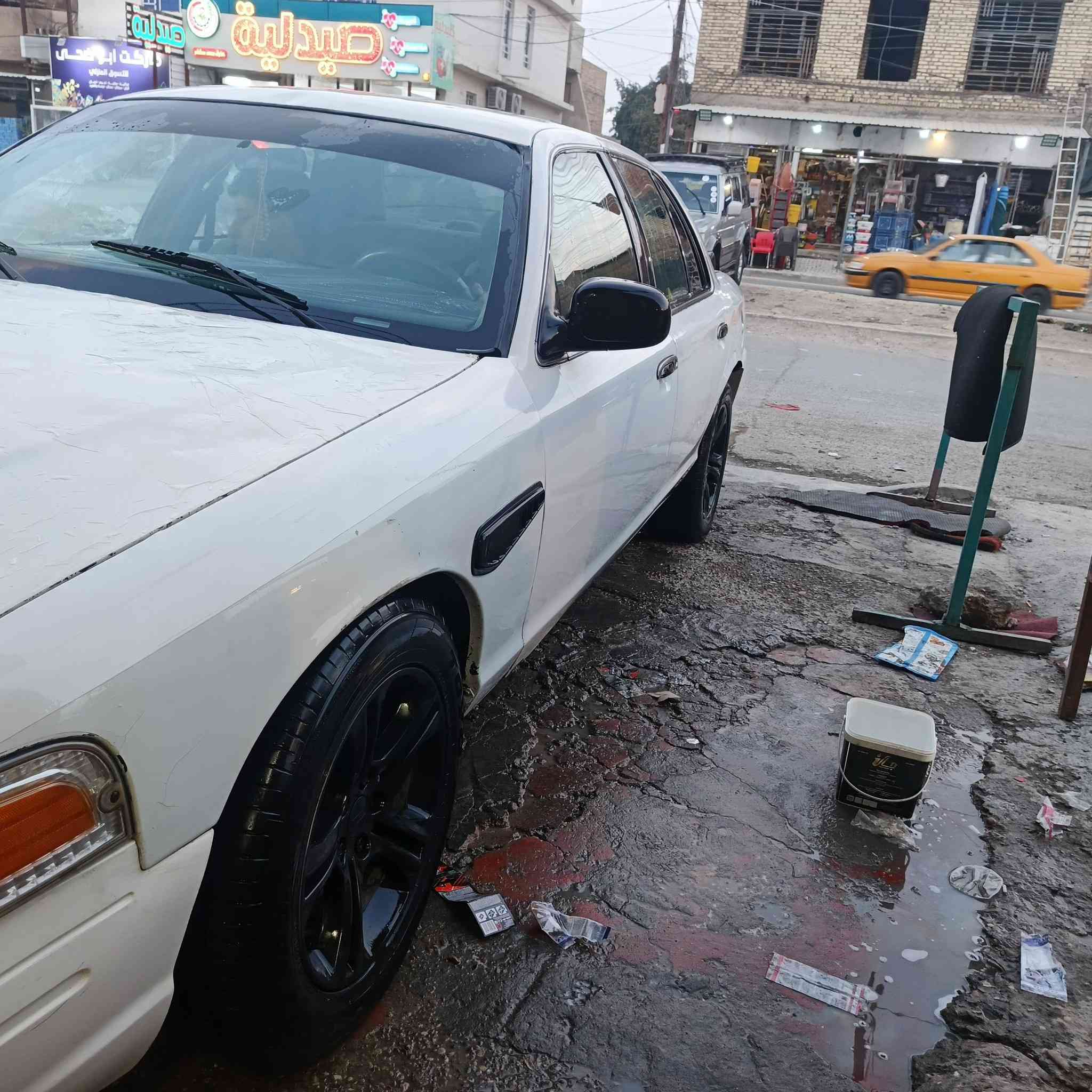 للبيع أو امراوس فورد فكتوريا ٢٠٠٧ سيارة كامله من كلشي كير مكينه تبريد تايرات ضفيرة جديده مكان بغداد  ***********السعر ٤٣
