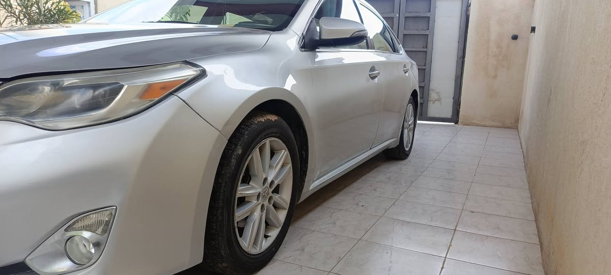 السلام عليكم 
افلون 2013 امريكي ELX ضربتها بنيد وجاملغ بدون دواخل وبدون تبديل دواخل لونين كشنات جلد السعر 150 وبيها مجال مكان السيارة الناصرية للاتصال ***********
