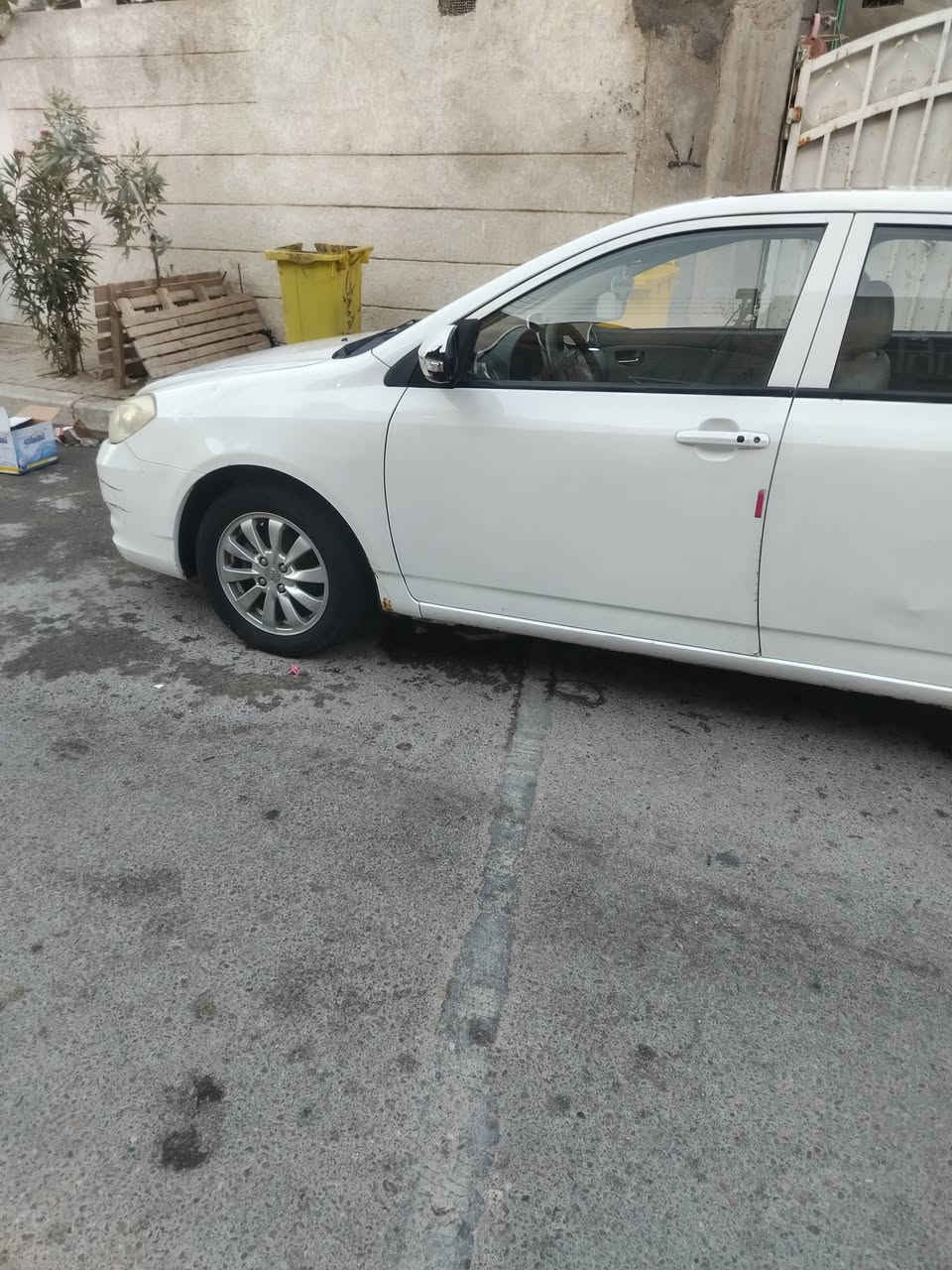 سلام عليكم بي وادي جي ثري  مديل 16 البيع سيارة  بيطخة كلش قليلة سيار جاهزة من تبريد من حدادية من تايرات سنوية منتهية تاخذ سنوية 

جديدة مني  رقم سيارة البصرة  ***********  52 بية مجال
