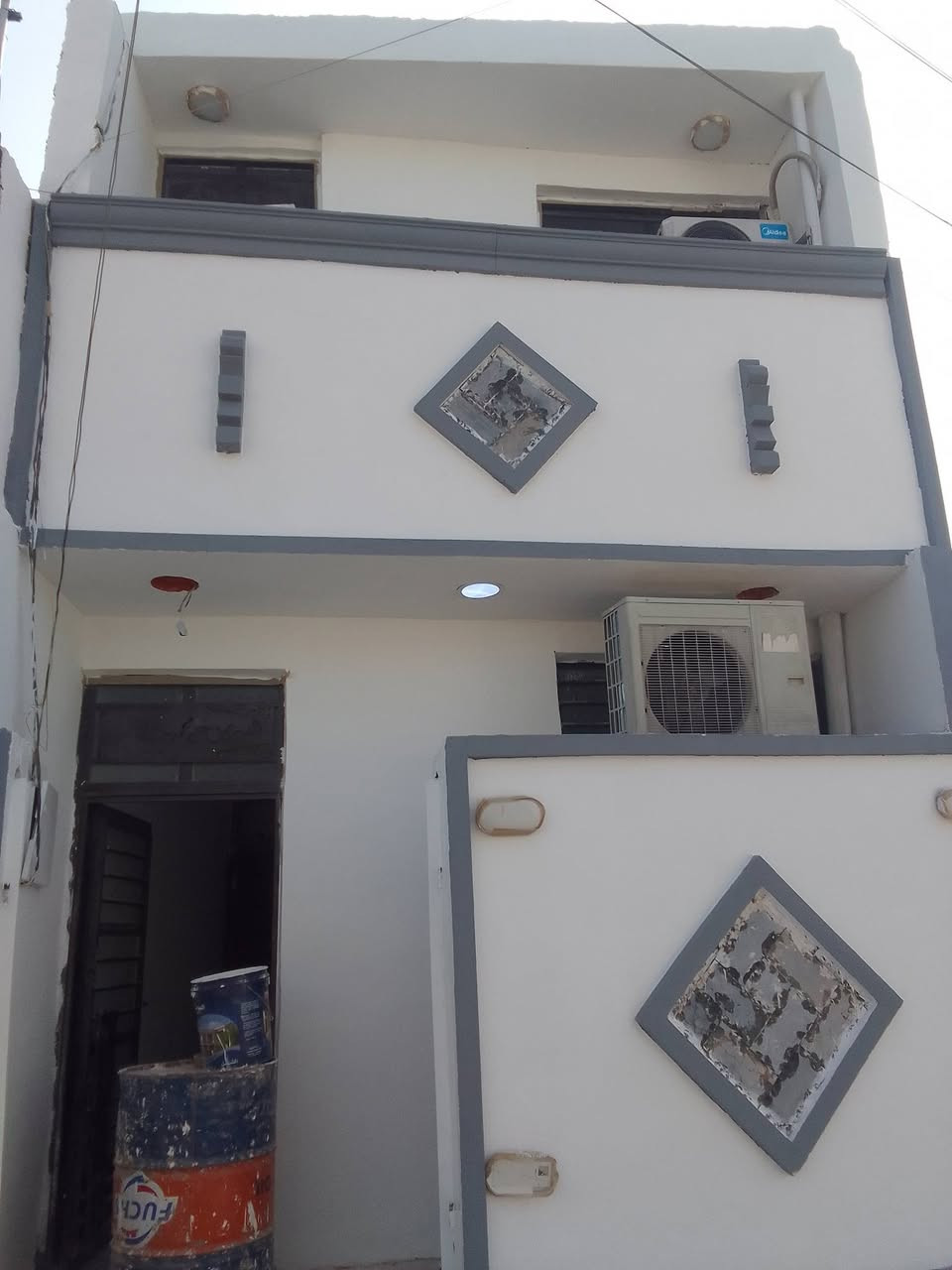 زيدون صباغ شغلي صبغ أنواع الصبغ بيوت بوب شبابيك بنسب السعار واجهيات بيوت ***********لجلي واجهيات حجر مرمر تشميع لبخ داخل خارج البيت
