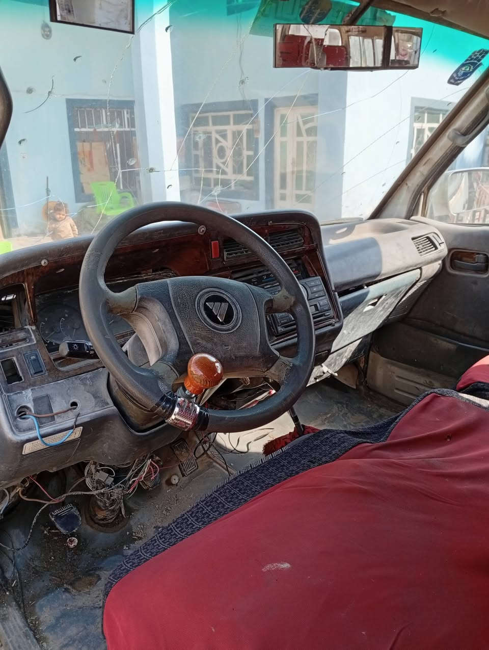 سياره فوتون ٢٠١٠باسمي تحويل مباشر مكينه توني شادها الها باب اول جديده كير اكسل كلها نظاف بيه تلكيط خياس قليل مصفر ضرييه وهيئه وغرامات كلها مدفوعه تاخذ صافي بيع ٤٠ ورقه بيها مجال  او مراوس بسياره زغيره حسب القناعه الاتصال 
***********   المكان بابل شارع السياحي
سيد علي الحسيني
