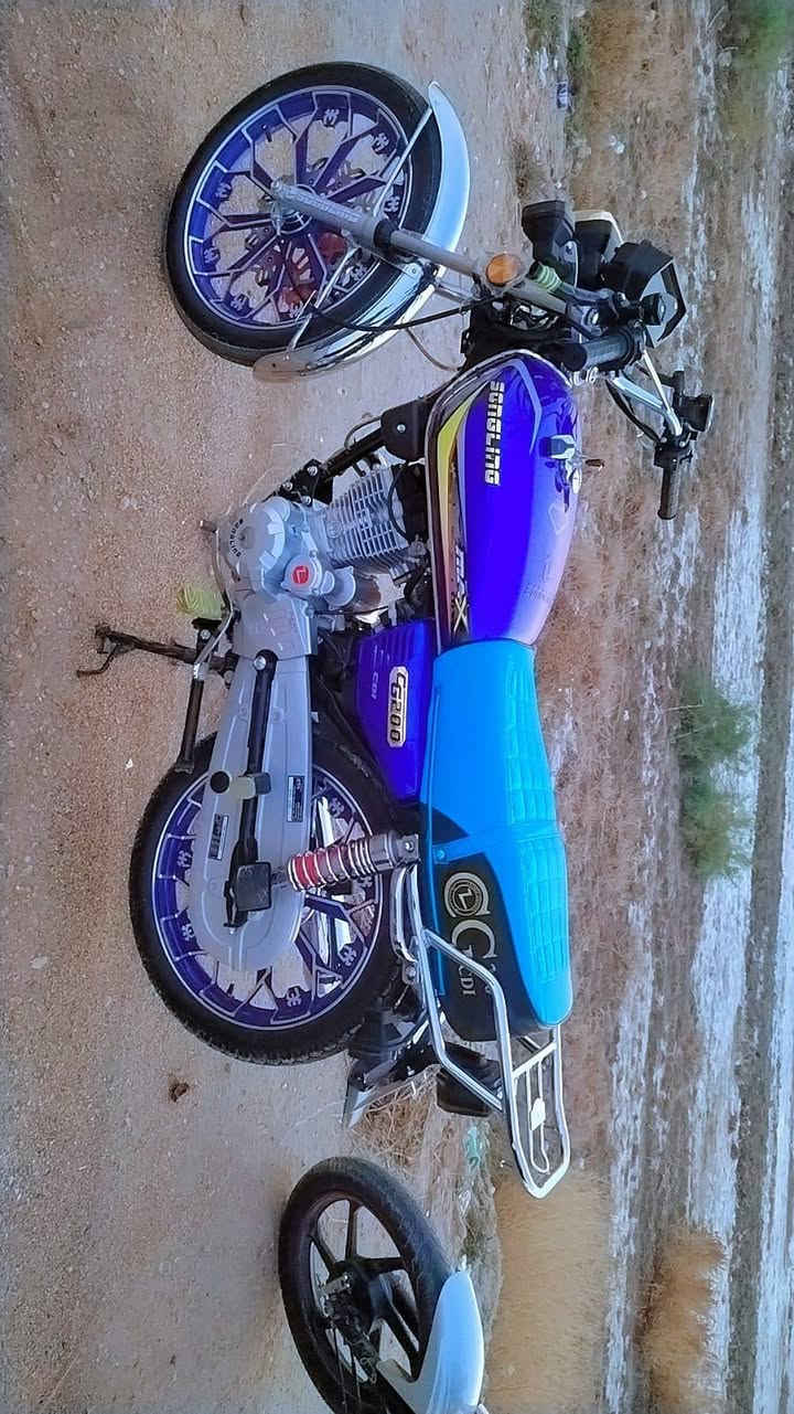 يا الله سلام عليكم دراجه للبيع سيفانه موديل 25 اوراق كامله سونك الاصلي دراجه بعده جديده سلف  كهربائيات كله شغاله مكينه 200 بعده زيرو شرط بعده زيرو انضف من الصوره اصبانه ما ممدوده عليه السعر 800وبيه مجال اتصل وبيك خير وتدلل ***********
